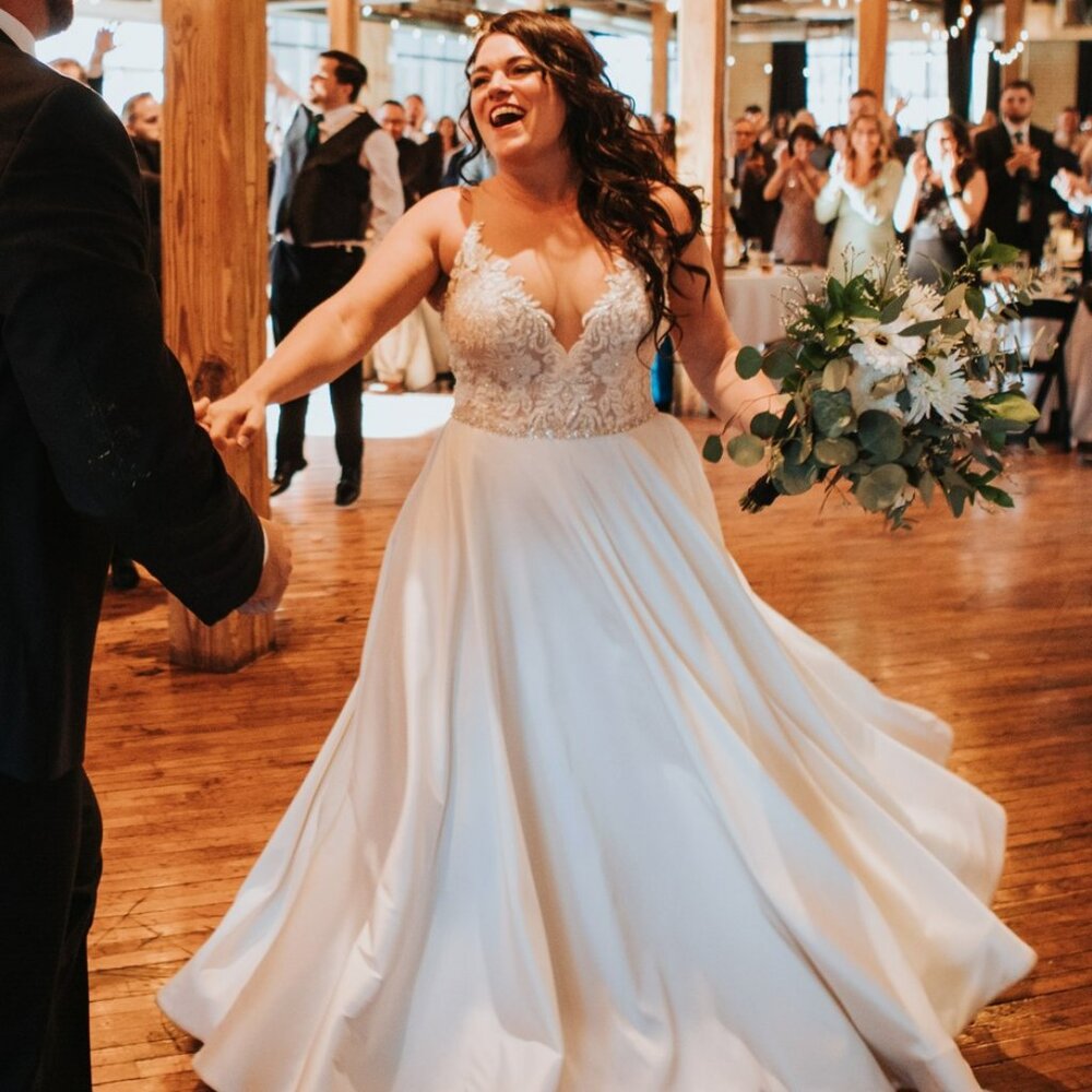 Allure Romance 3112 Diamond White/Nude/Silver Size 14 Wedding Dress